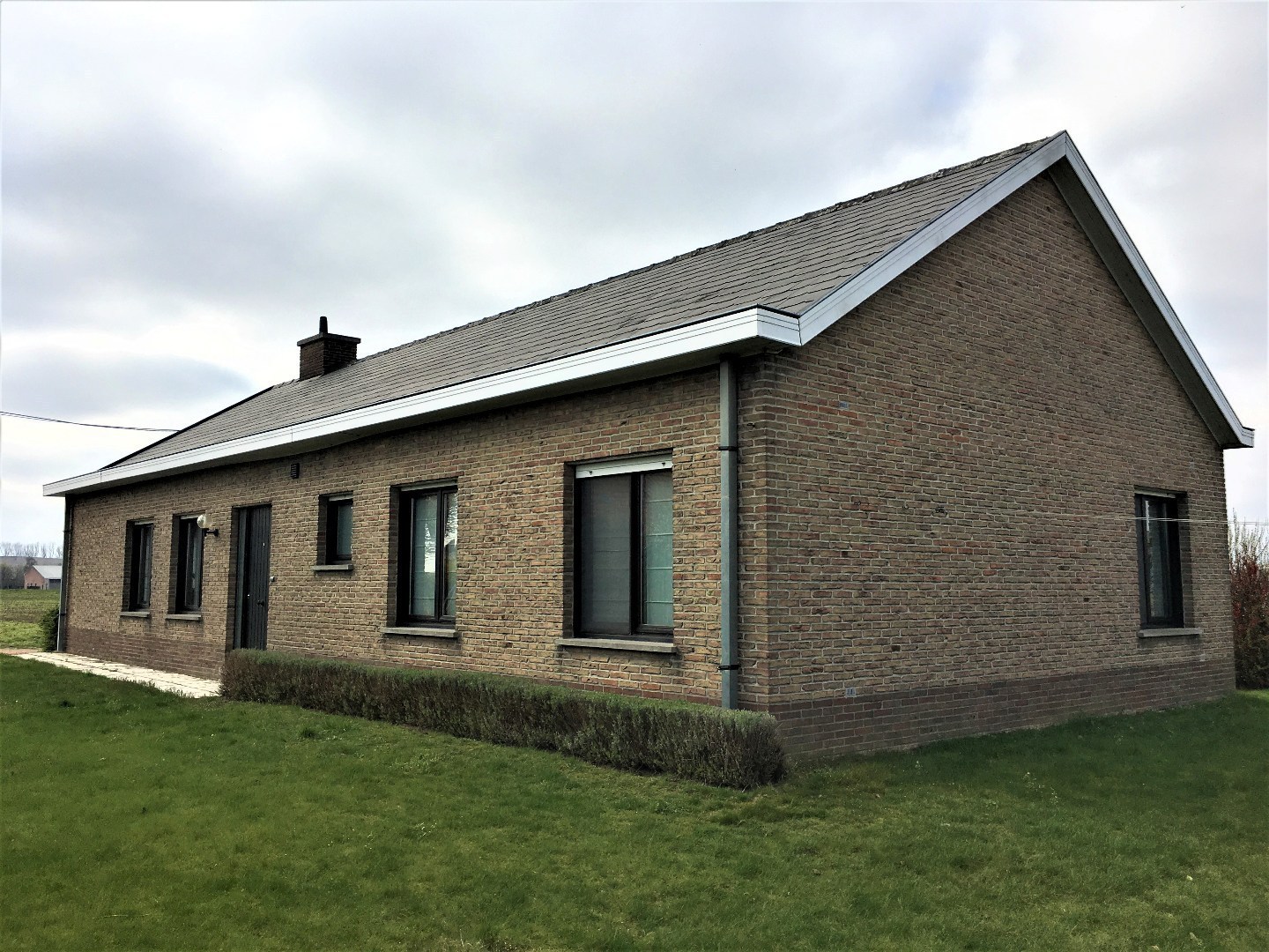 Gelijkvloerse woning met garage en tuin op 610m² 