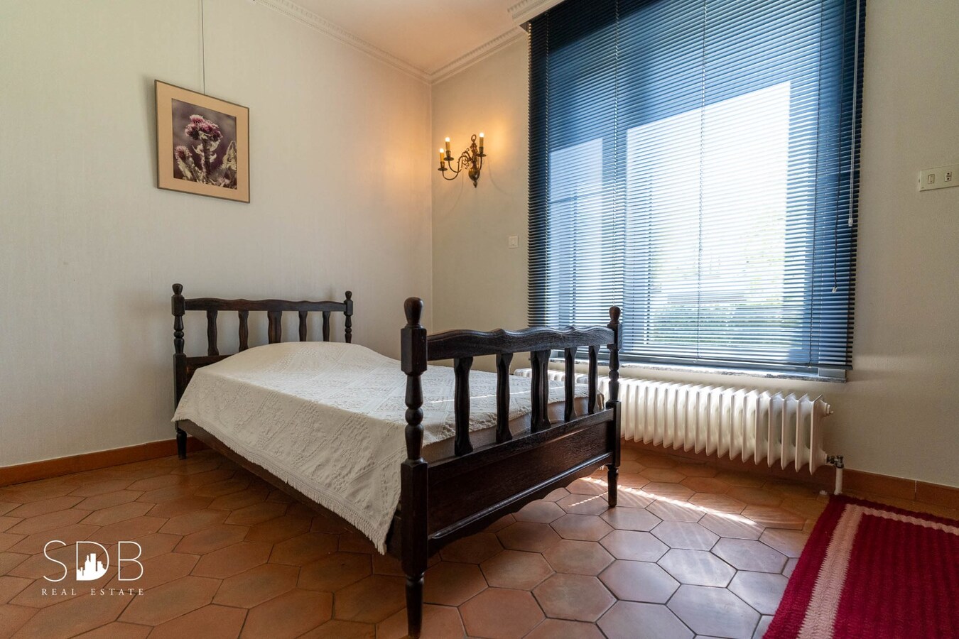 Vrijstaande gezinswoning in bungalowstijl met grasland op circa 1ha. 