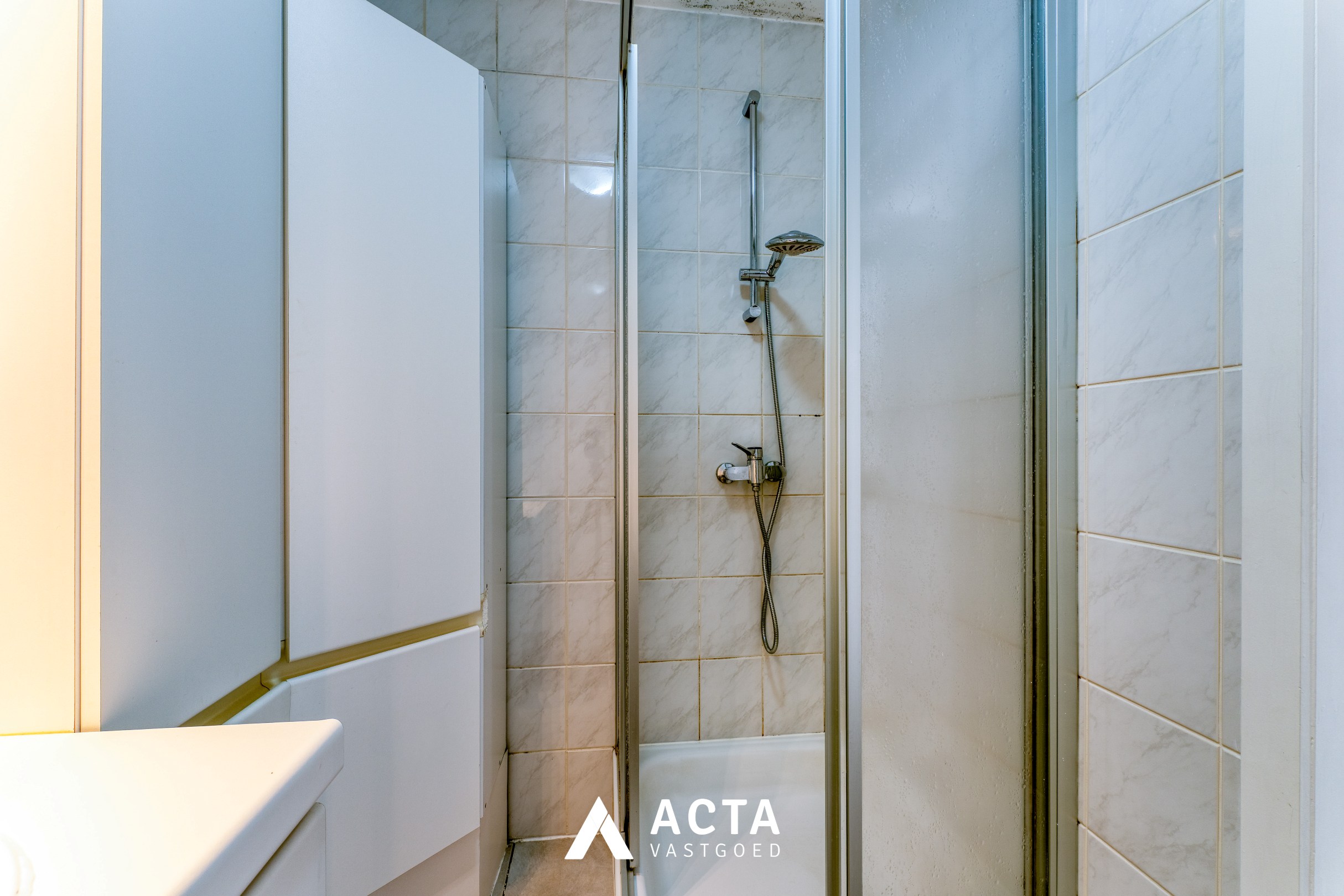 Gelijkvloers 3-slpk-appartement+tuin in Mariakerke 