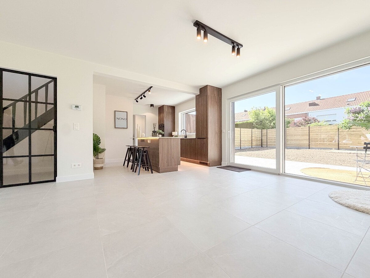 ABSOLUTE TOPPER !!!  Ontdek nu dit prachtige vernieuwde pand gelegen te Kortrijk/Heule ! *** NONO INSPIRED *** 