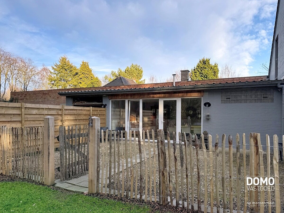 VOLLEDIG GEMEUBELDE 1 SLAAPKAMER STUDIO TE HASSELT (Stokrooie) 