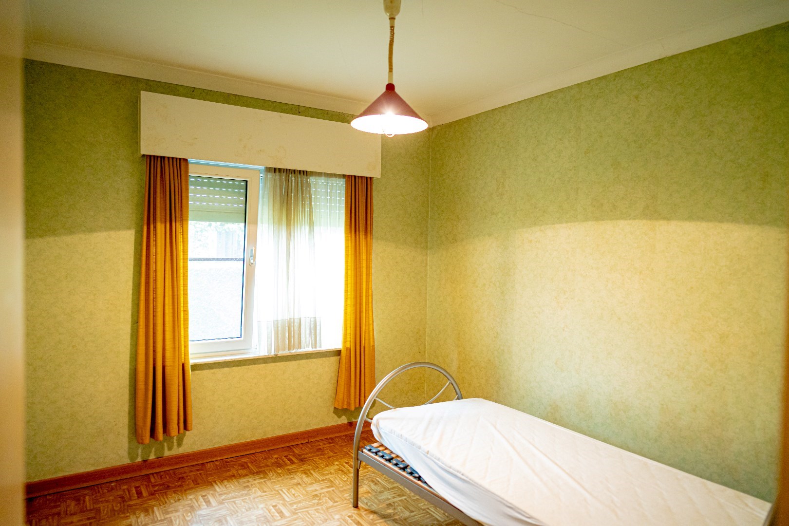 Op te frissen woning op 867 m²  rustig gelegen in Ertvelde 