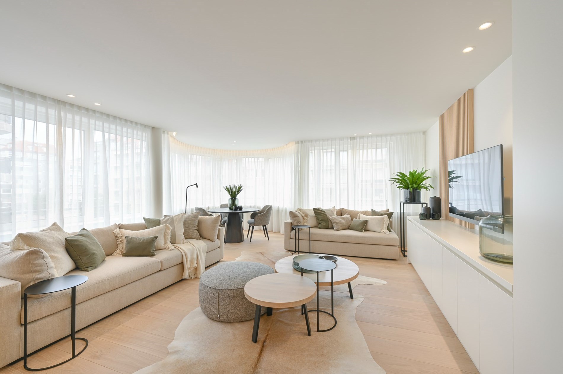 Magnifique appartement d'angle avec 3 chambres à coucher situé idéalement au milieu de l'avenue Lippens à Knokke. 