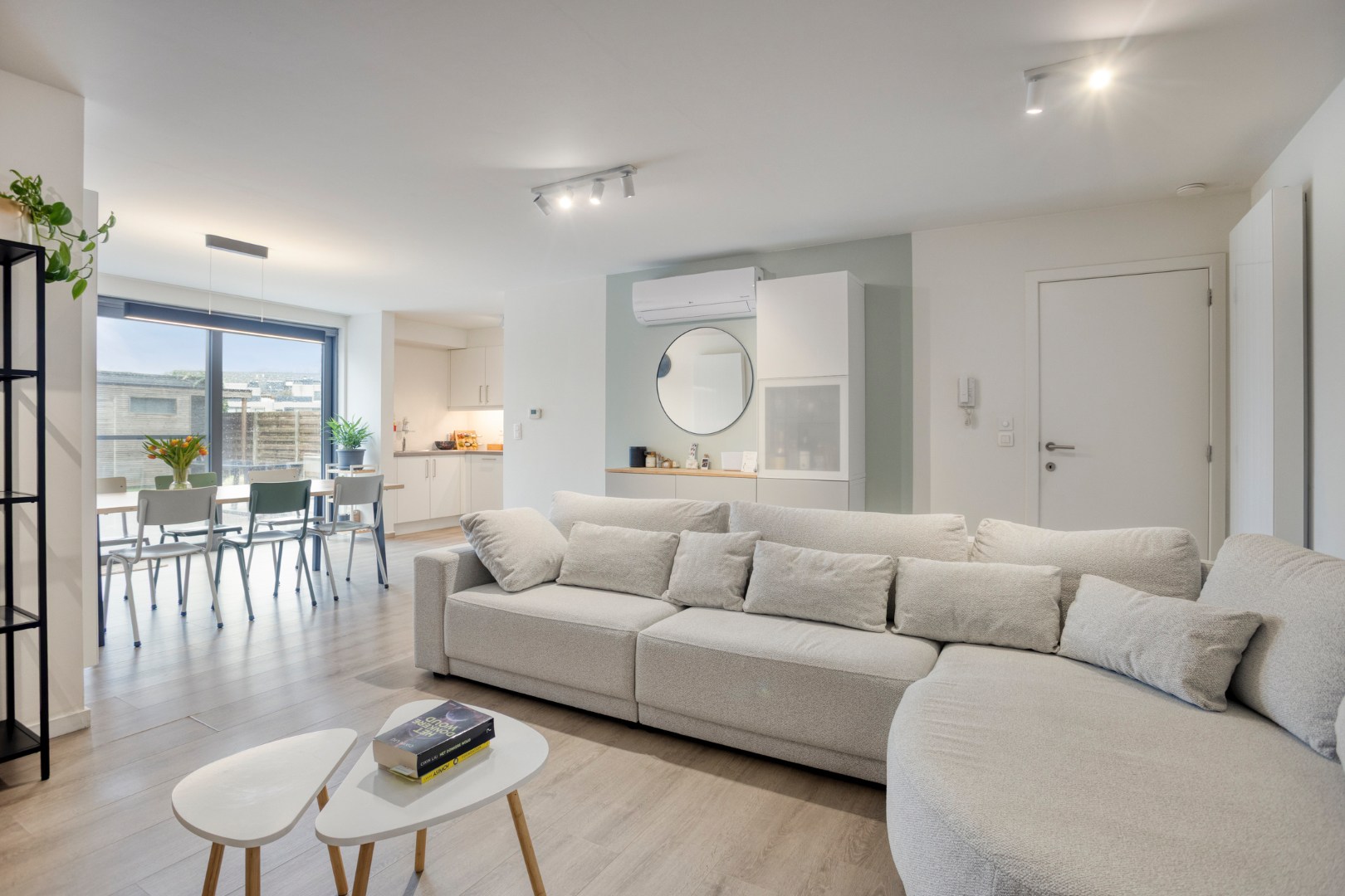 Energiezuinig en instapklaar gelijkvloers appartement met 2 slpk. en ruime tuin in het centrum van Geel 