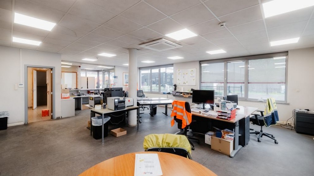 Magazijnen en kantoren te huur in industriezone van Londerzeel