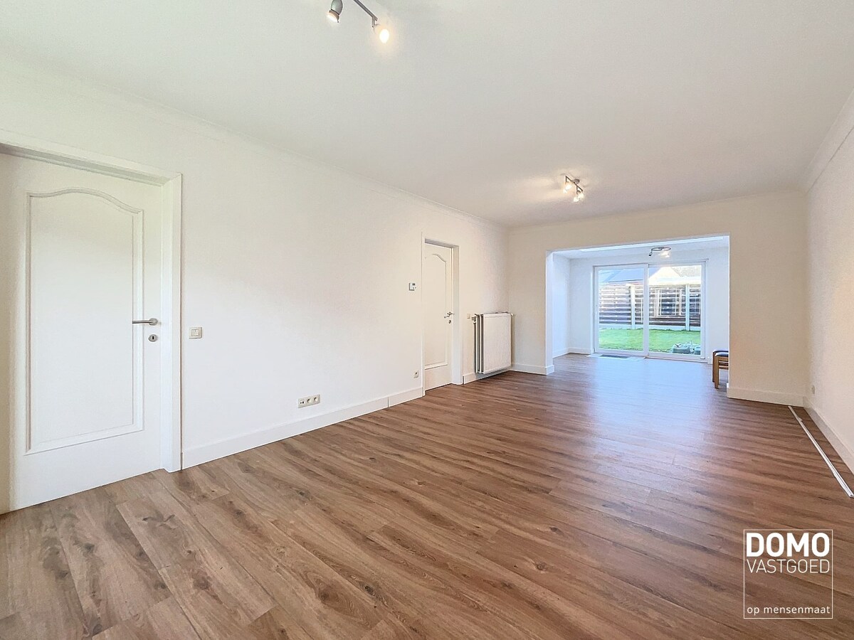 GERENOVEERDE WONING MET 3 SLAAPKAMERS, GARAGE EN TUIN TE KURINGEN 