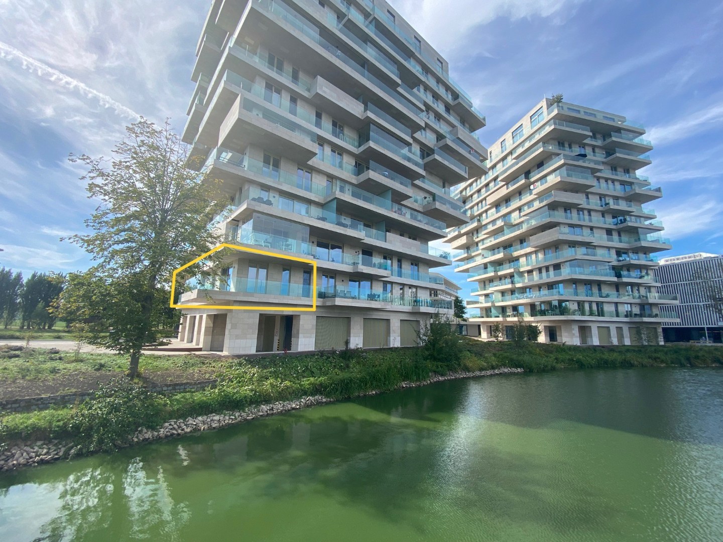 Instapklaar nieuw 1-slaapkamer appartement op een toplocatie in Waregem! 