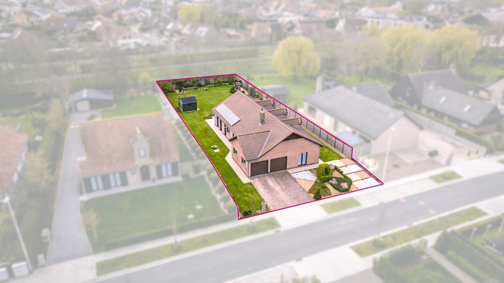 Charmante alleenstaande bungalow met zuidgerichte tuin op ruim perceel in Snaaskerke 
