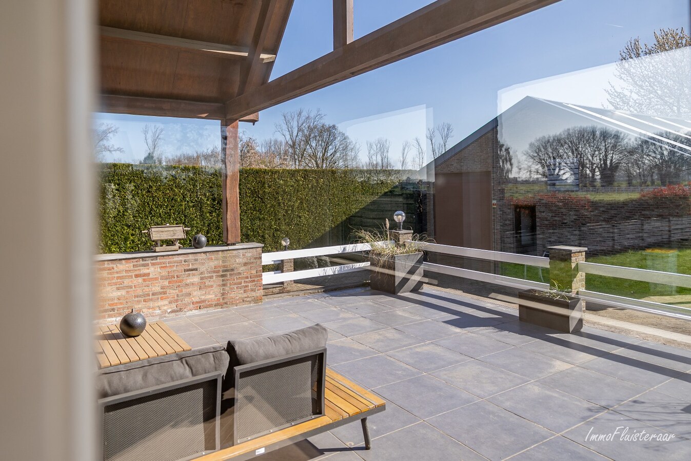 Ruime woning met paardenstallen op ca. 85 are te Kinrooi 