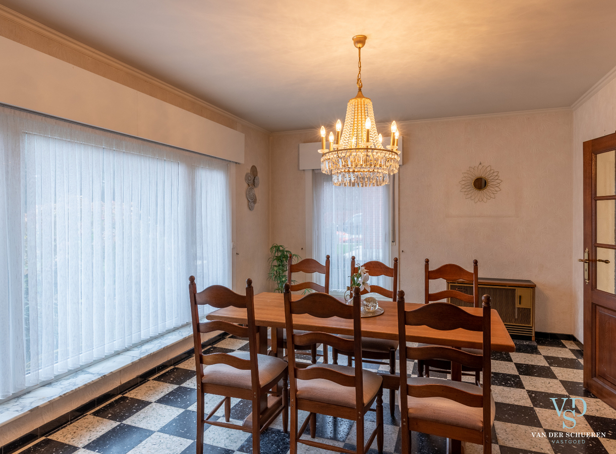 Degelijke, op te frissen Half Open Bebouwing. 