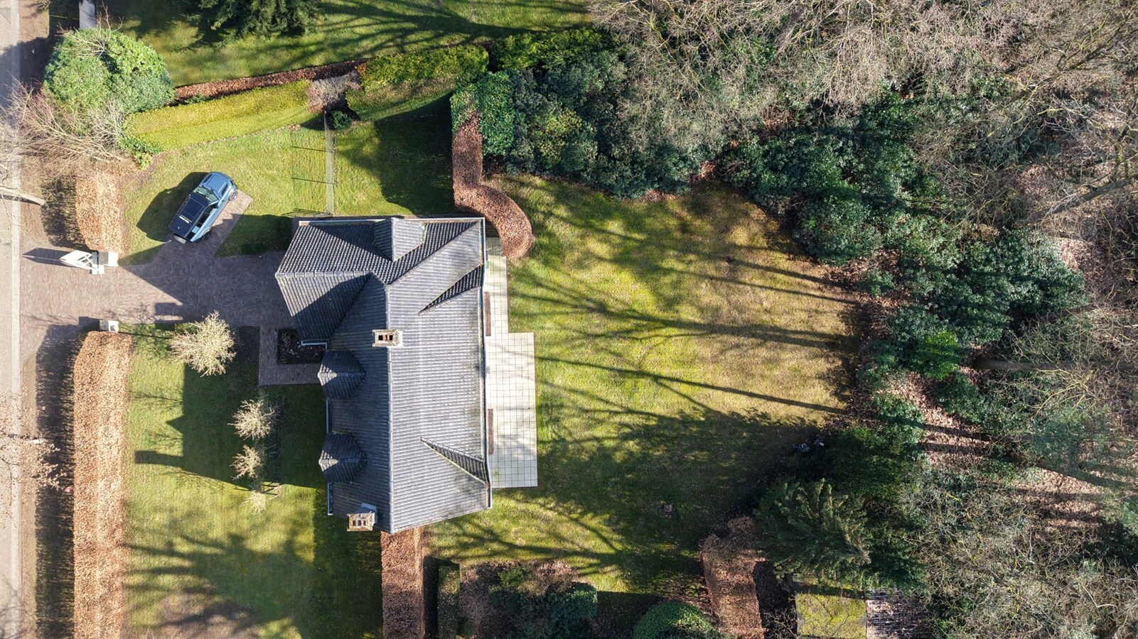 Klassieke villa op een perceel van 3.890 m² met een straatbreedte van 40 meter en Zuid-Oriëntatie te Schilde 