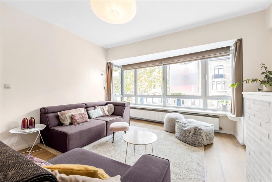 Eigentijds, volledig gerenoveerd appartement nabij Sint-Pietersstation 