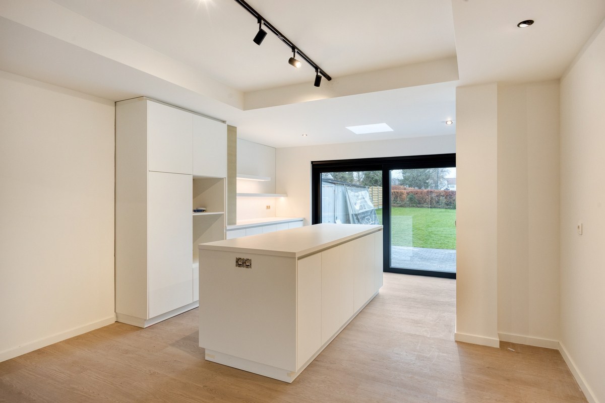 Volledig gerenoveerde halfopen bebouwing met 3 slaapkamers, tuin, terras en garage in Kumtich! – EPC 95 kWh/m² - bewoonbare opp. 153 m² 