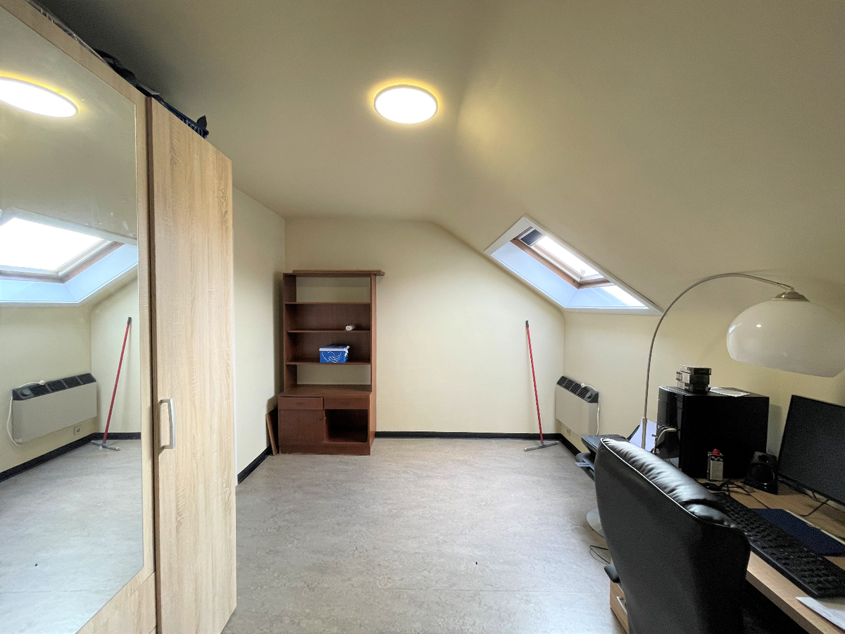 Duplex appartement met 2 slaapkamers en garage te Roeselare 