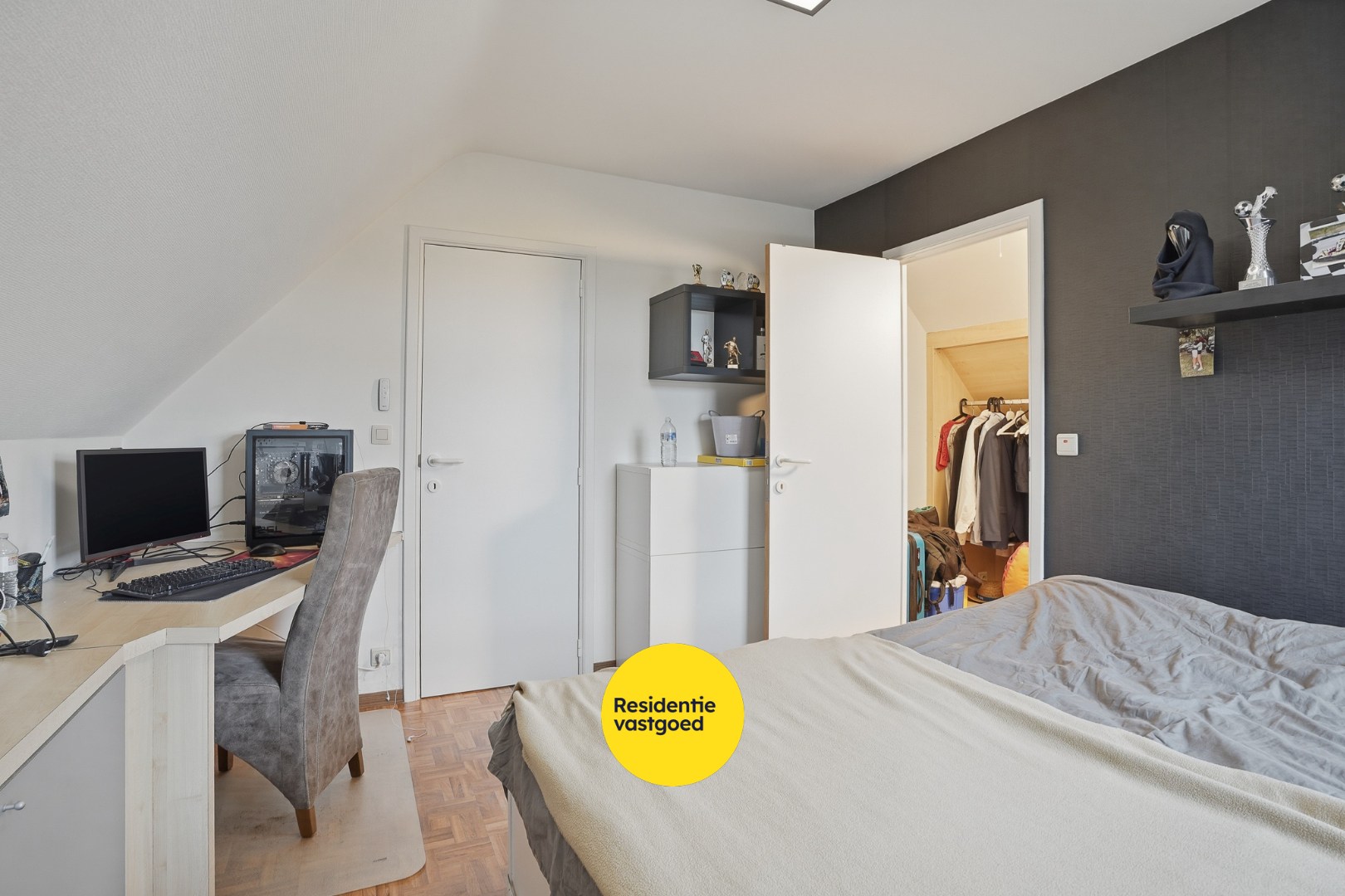 Landelijk gelegen villa met loods in Aartrijke 