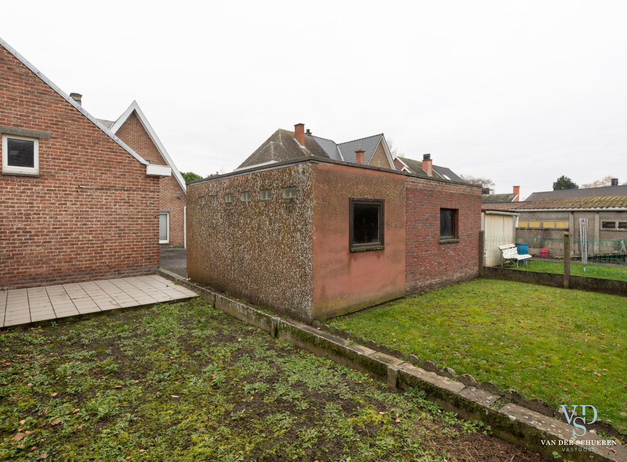 Degelijke, op te frissen Half Open Bebouwing. 