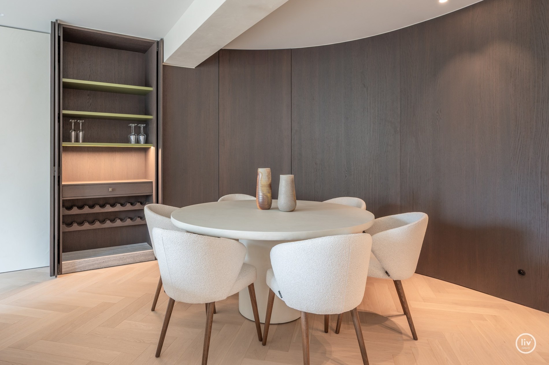 Magnifiek gerenoveerd appartement van 150 m² met open zicht op de Heilighartl kerk – Dumortierlaan, Knokke 