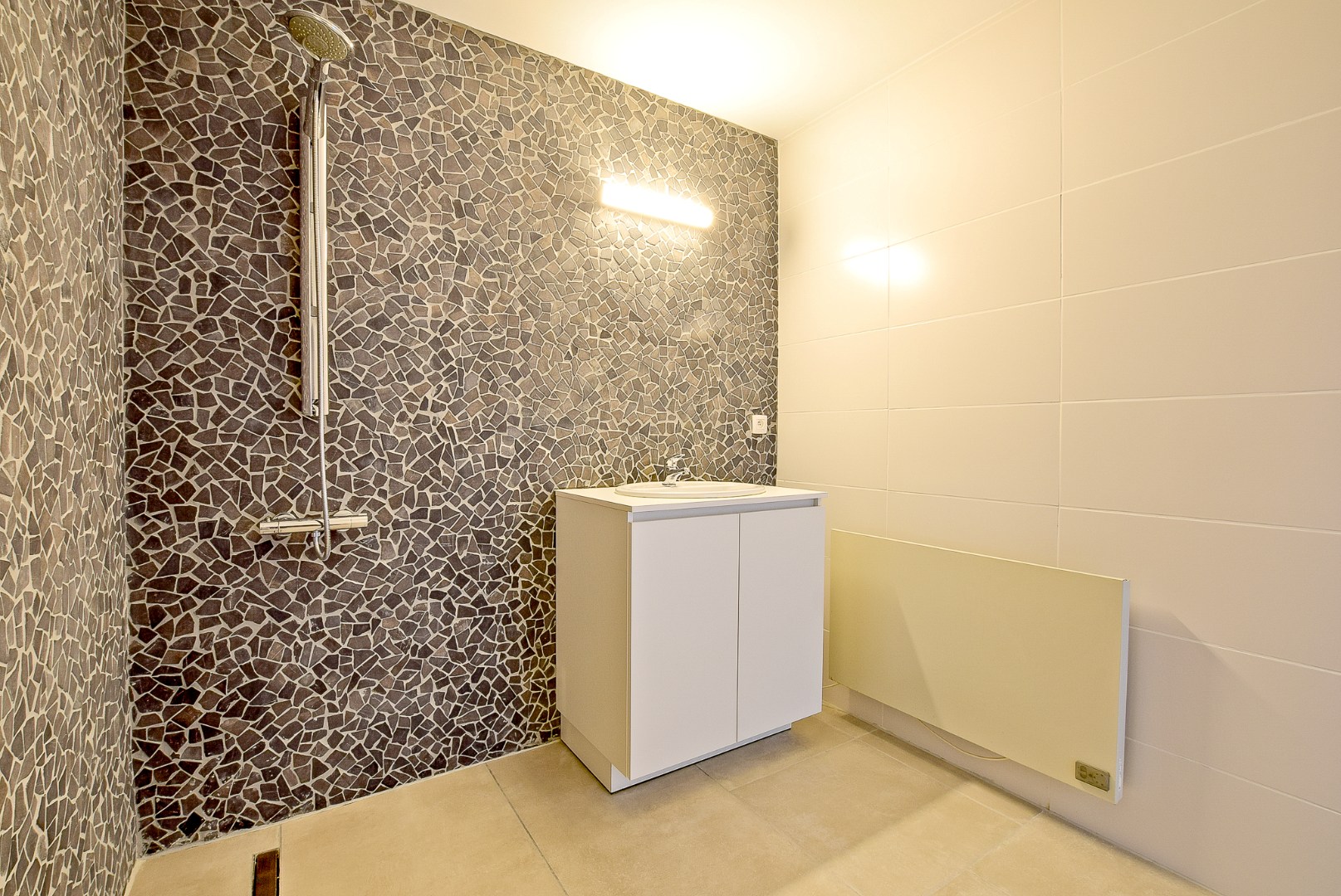 2 appartementen  (gerenoveerd in 2024) mogelijk afzonderlijk te verhuren 99m² + 46m², samen 145m²! - huuropbrengst 1500 €/maand! 