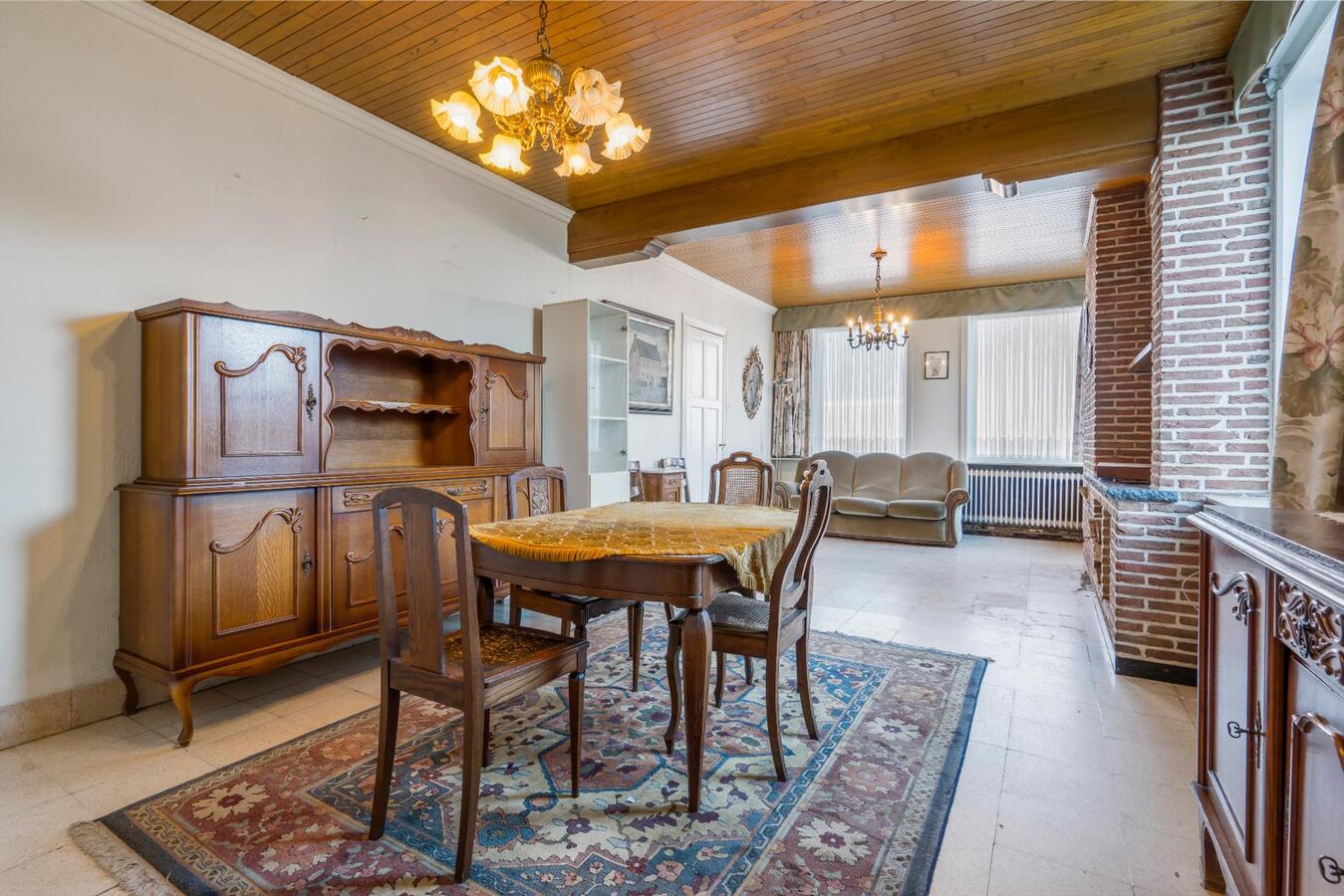 Residentieel gelegen karakterwoning op ruim perceel van 1886 m². 