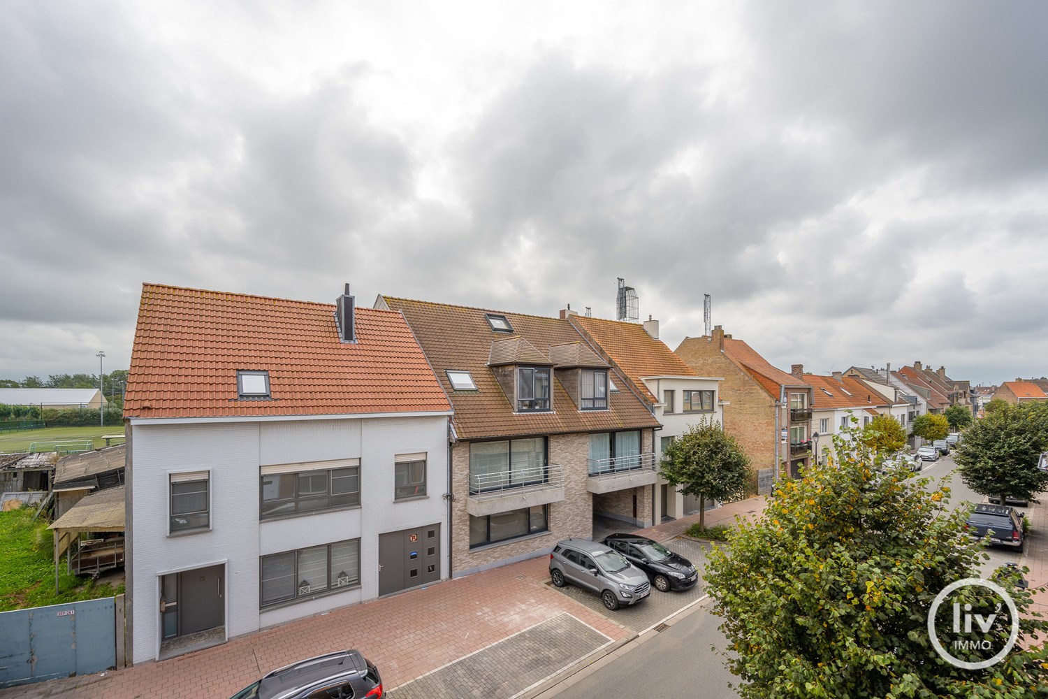 Ongemeubeld - Recent en goed onderhouden appartement, met terrasje, op wandelafstand van de Zeedijk te Heist. 