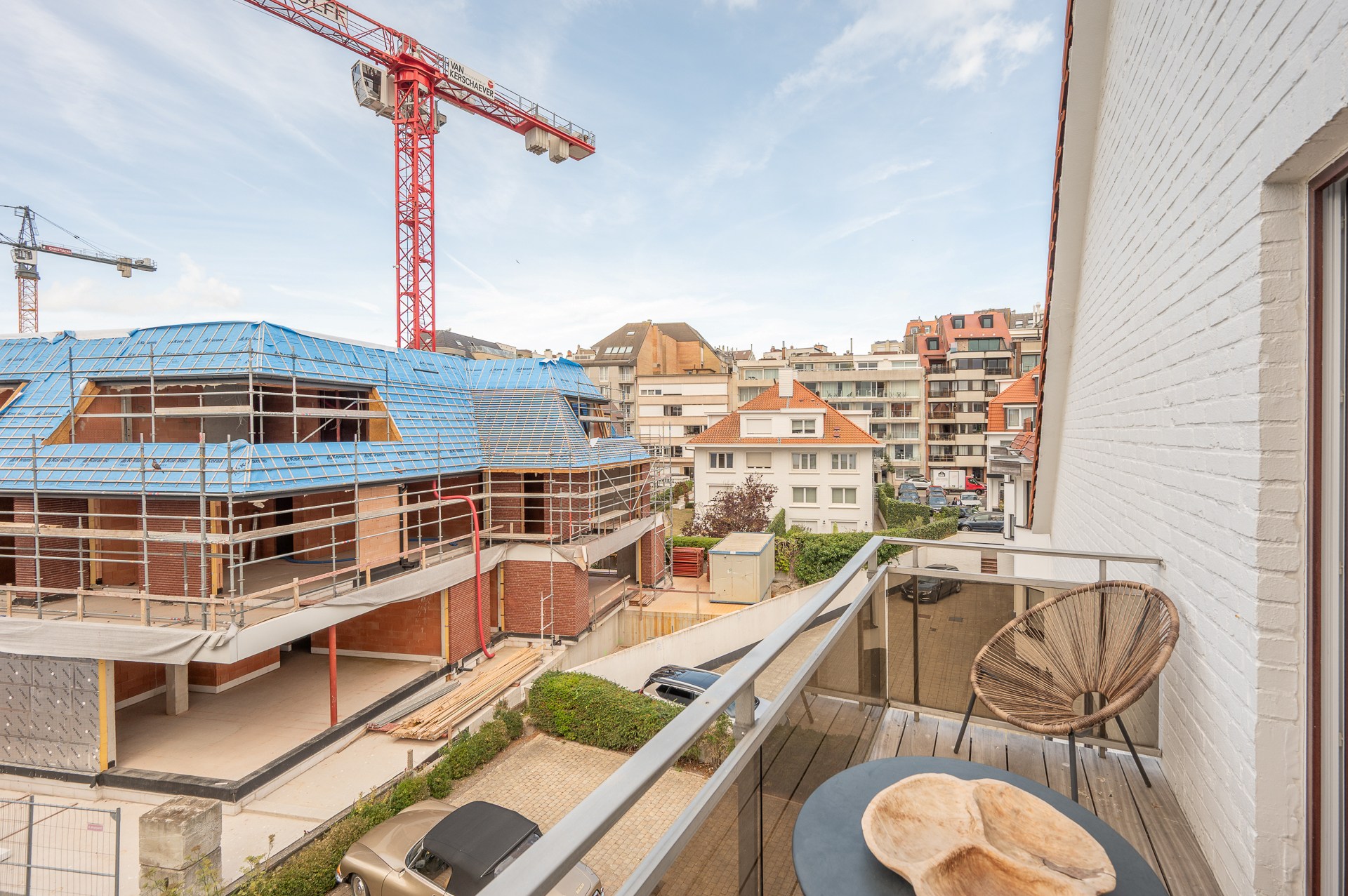 Appartement lumineux d'angle avec terrasse situé à distance de marche de la digue du Rubensplein. 