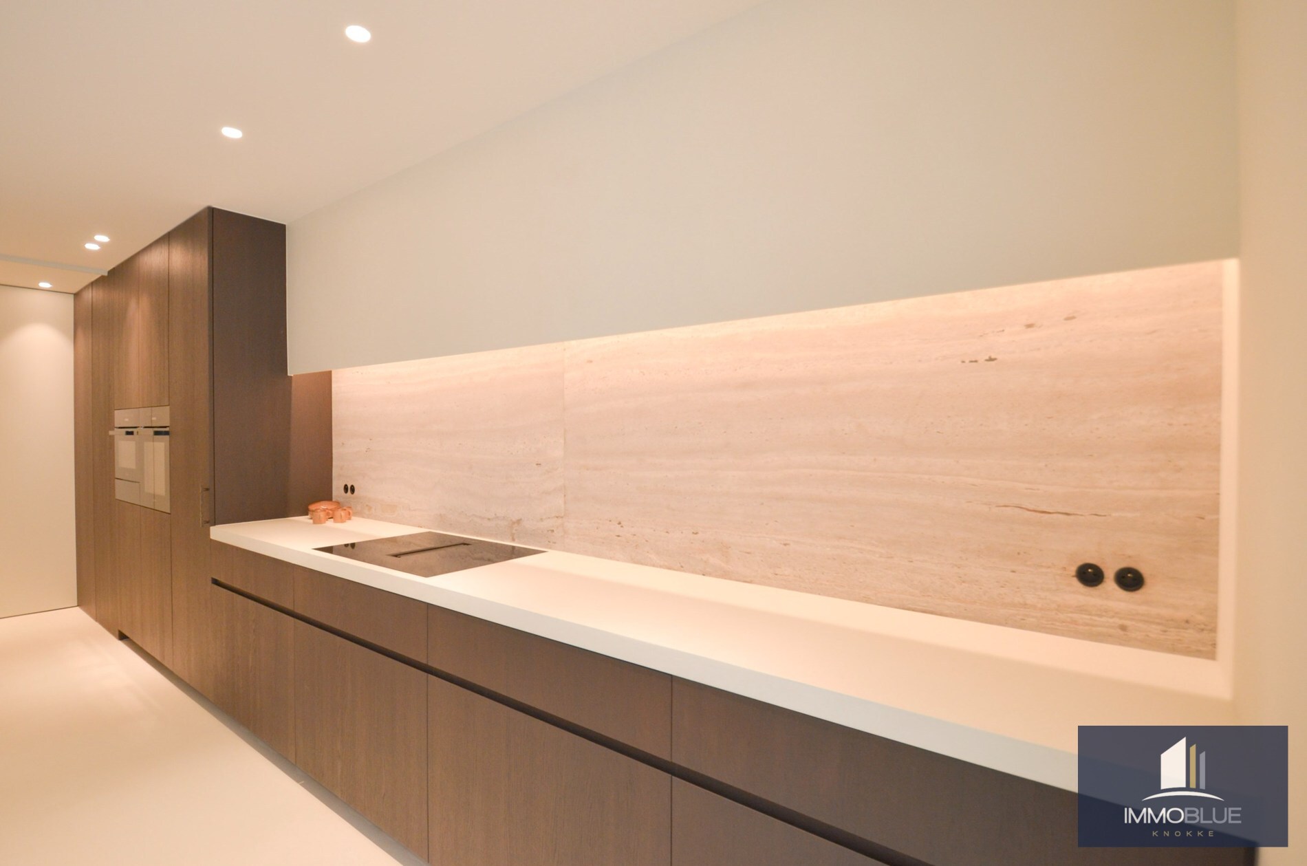 Uitzonderlijk, tijdloos volledig gerenoveerd appartement met een open zicht . 