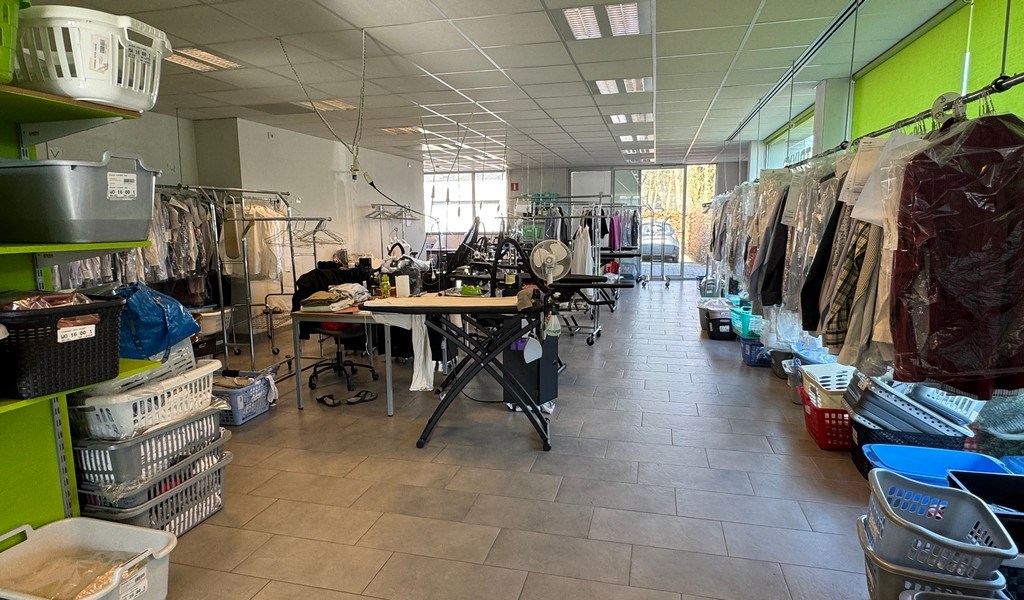 Commercieel gelegen handelspand te huur in Sint-Martens-Latem