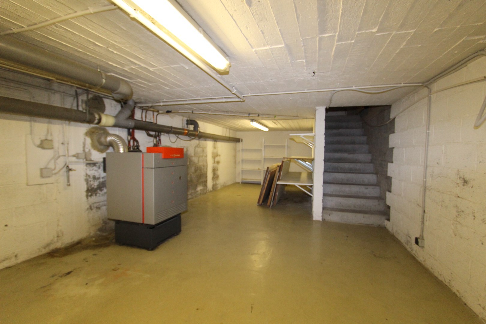 PRACHTIG GELEGEN MODERNE HANDELSWONING 