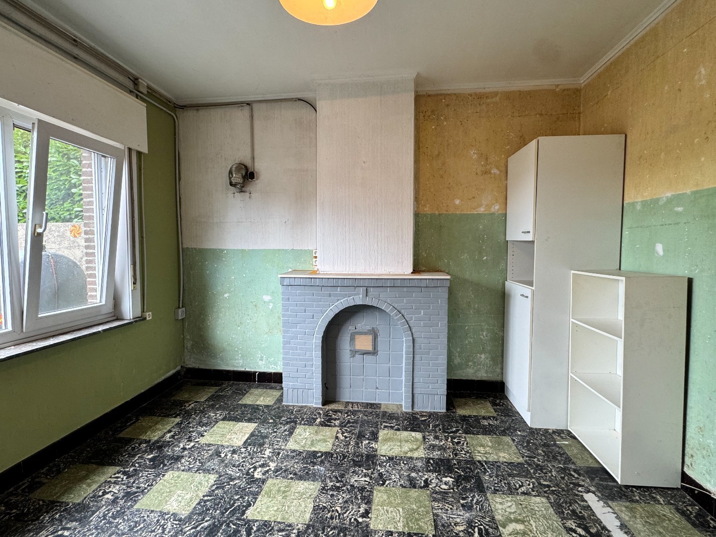 Woning met tal van mogelijkheden in centrum Zulte. 