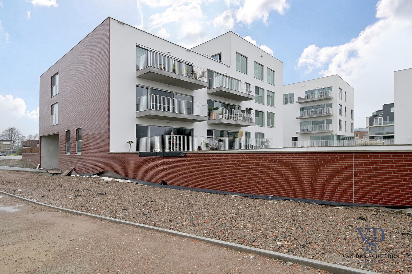 Luxueus 1-slp-appartement met staanplaats (ondergronds). 