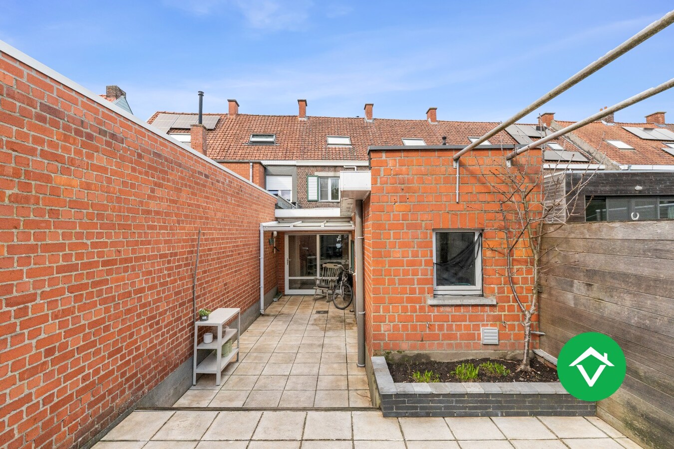 Prachtige rijwoning met 3 slaapkamers en tuin in centrum Roeselare 