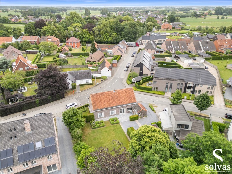 PROJECTGROND; Ruime half open bebouwing met grote tuin en 2 garages op perceel van 1545m² in Aalter 