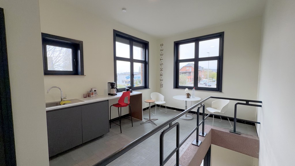 Volledig gerenoveerde kantoren in kleinschalig business center in Gent