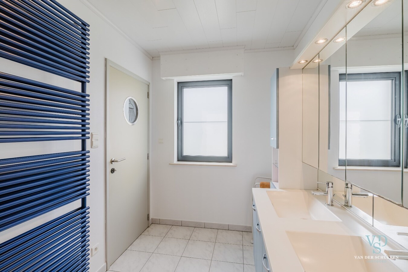 Tijdloze vrijstaande villa op ruim perceel 