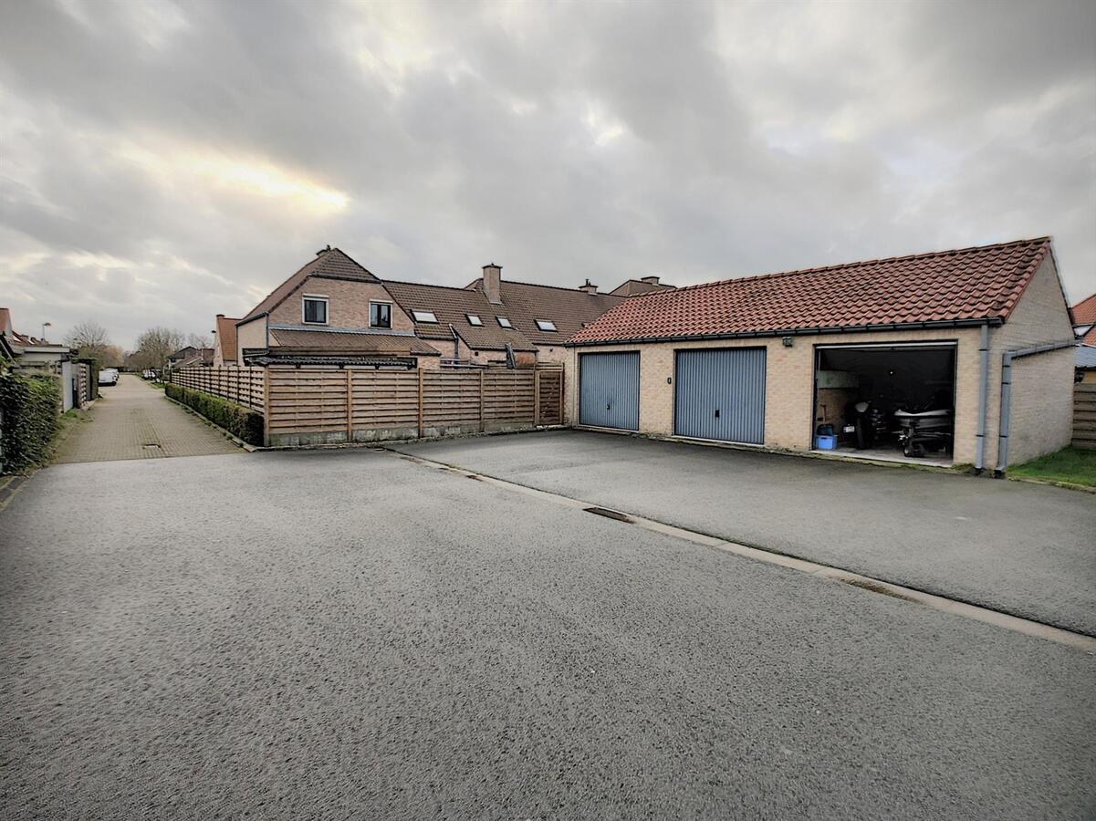 Makkelijk inrijdbare garagebox met mezzanine - Lissewege 