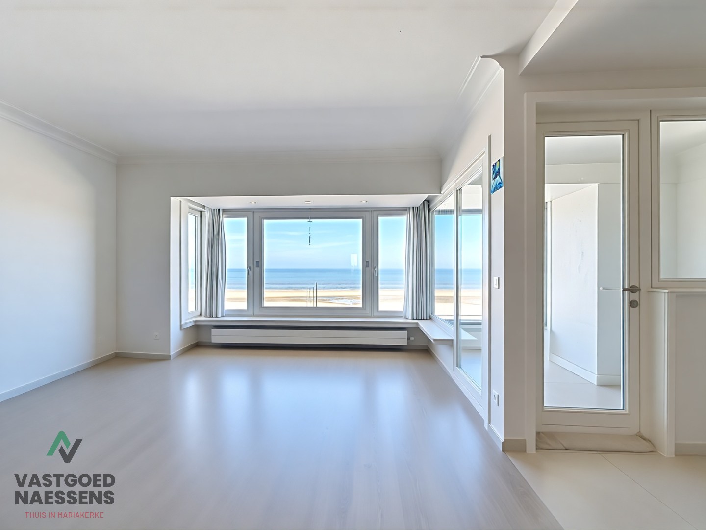 Magnifique appartement de 2 chambres avec vue sur la mer et terrasse. 