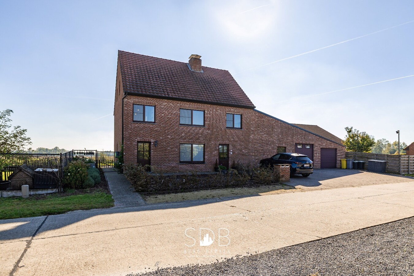 Hedendaagse woning met hippische accommodatie op 17.782m² 