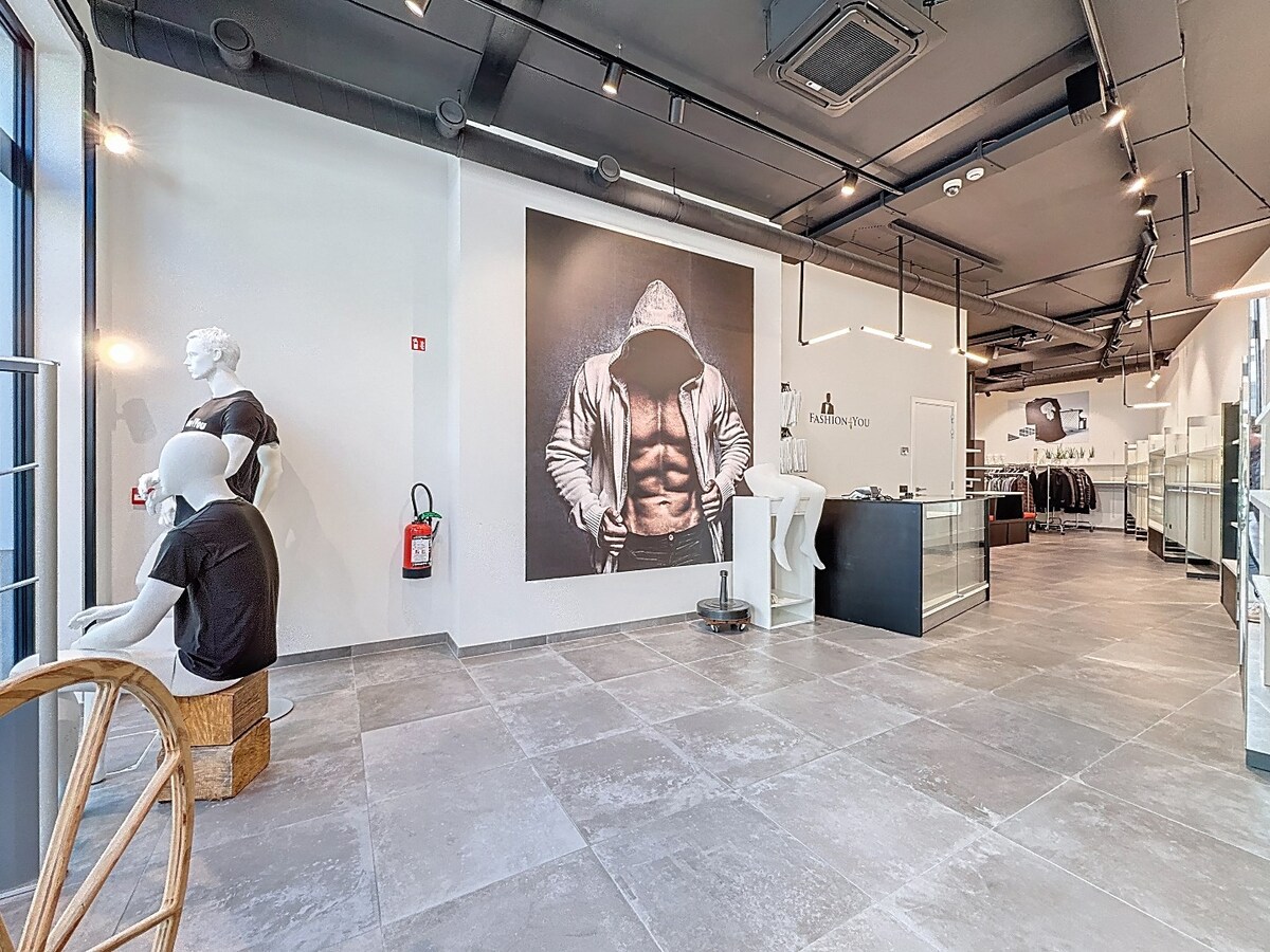 Nieuwbouw (2022) winkelruimte in Stationsstraat te centrum Zottegem 