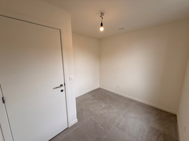 Halfopen nieuwbouwwoning met 4 slaapkamers gelegen te Opitter. 