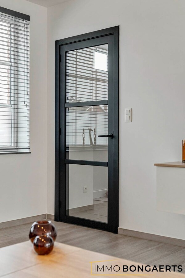 Recente gezinswoning met 3 slaapkamers 