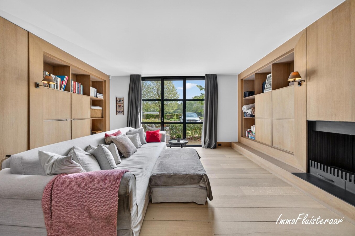 Exclusieve villa met professionele hippische accommodatie op ca. 14,5 ha (mogelijkheid tot aankoop extra gronden) te Astene (Deinze) 