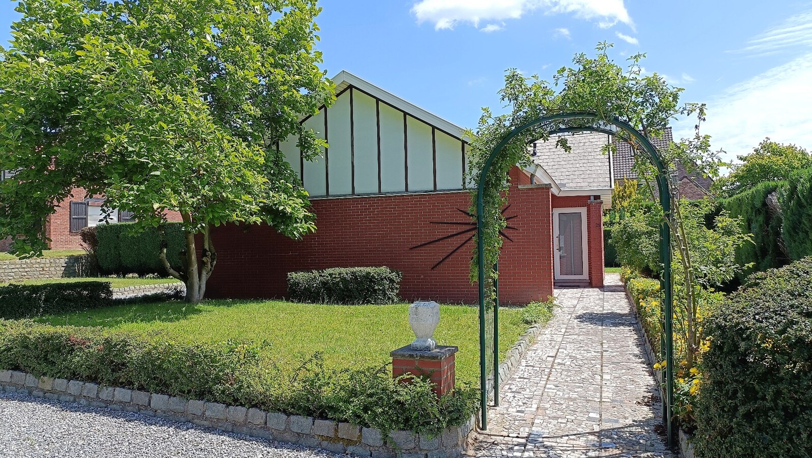 Open bebouwing met tuin te Bierbeek 