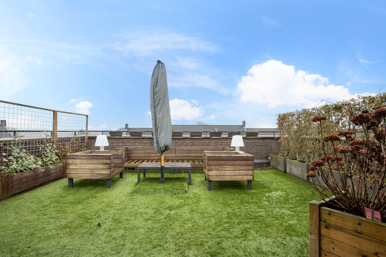 Wonen in het hart van Bladel, met ruimte, comfort en een royaal terras in misschien wel het mooiste appartement van Bladel. 