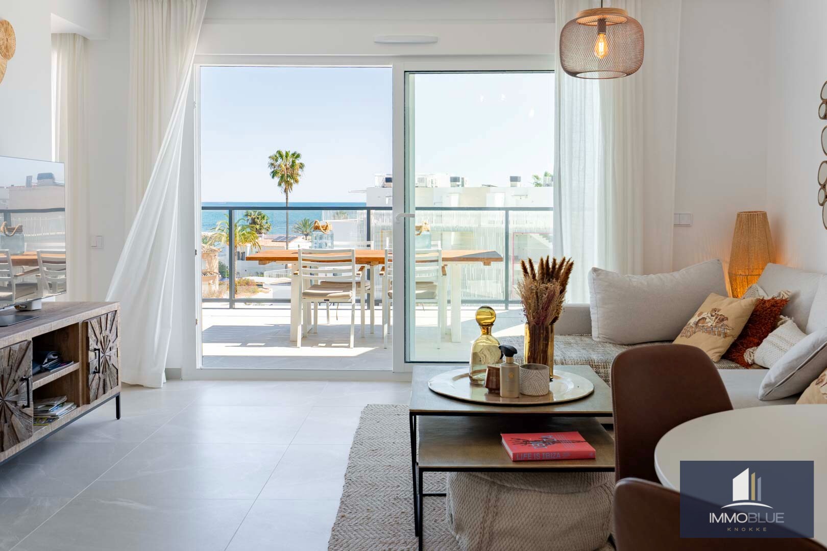 penthouse de luxe avec vue panoramique sur la mer et terrasses très spacieuses 