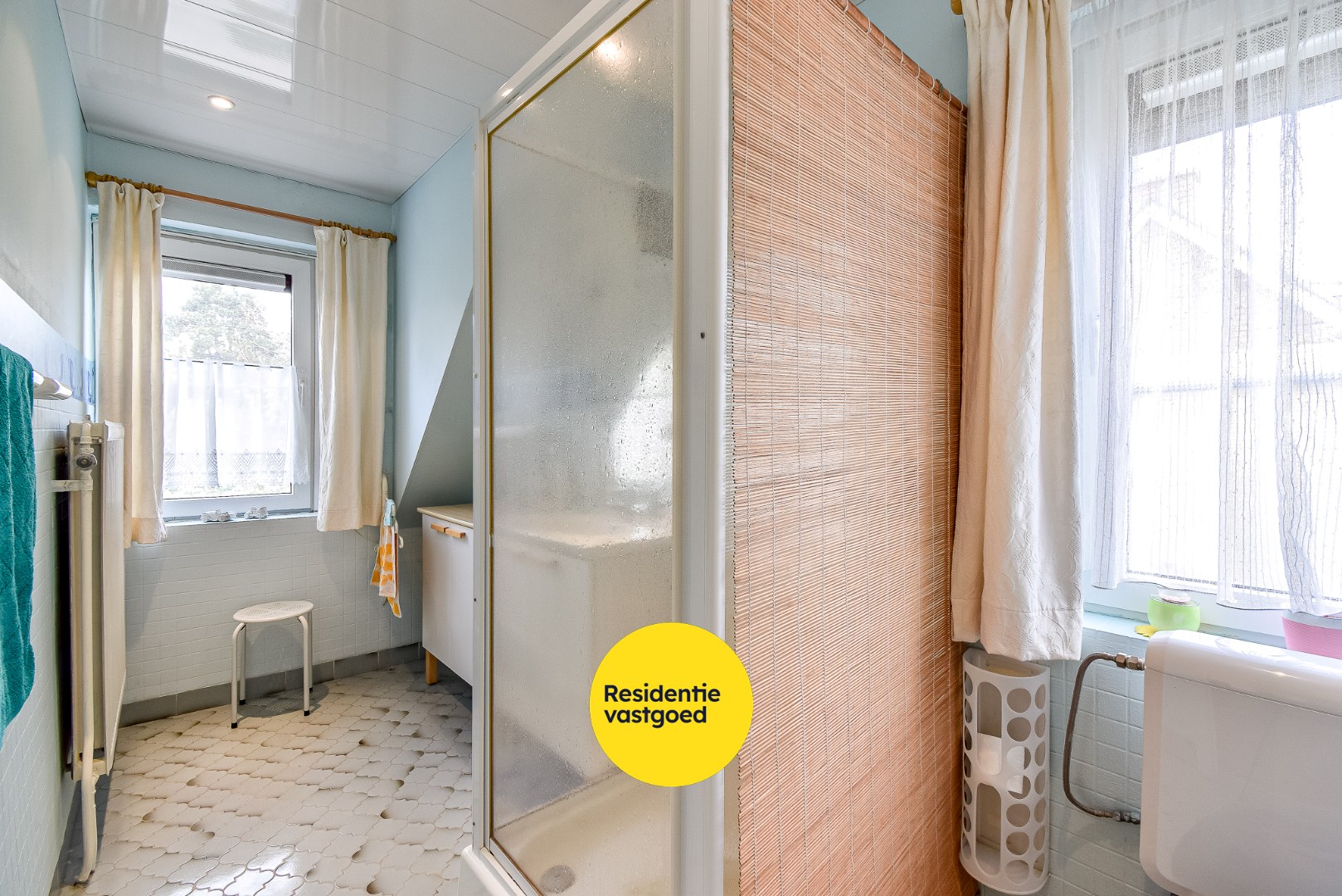 Ruime te renoveren villa op rustige ligging 