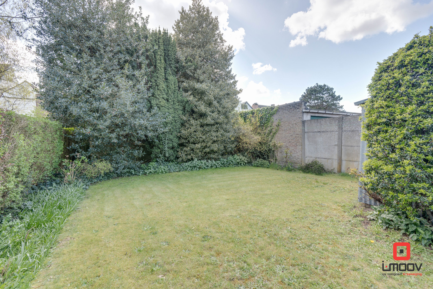 Halfopen bebouwing met veel potentieel te koop! 