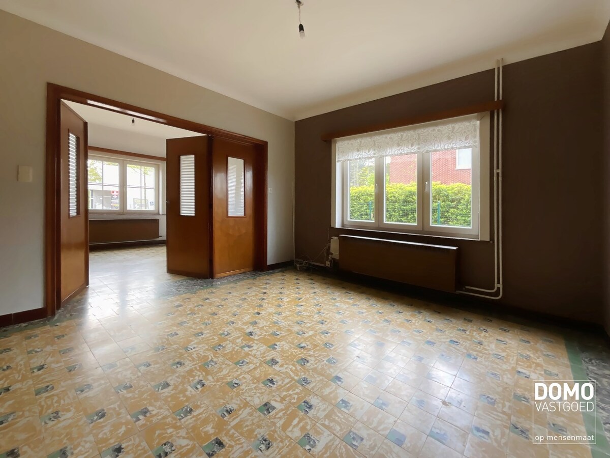 WONING MET TUIN, GARAGE EN 3 SLAAPKAMERS IN HET CENTRUM VAN KERMT 