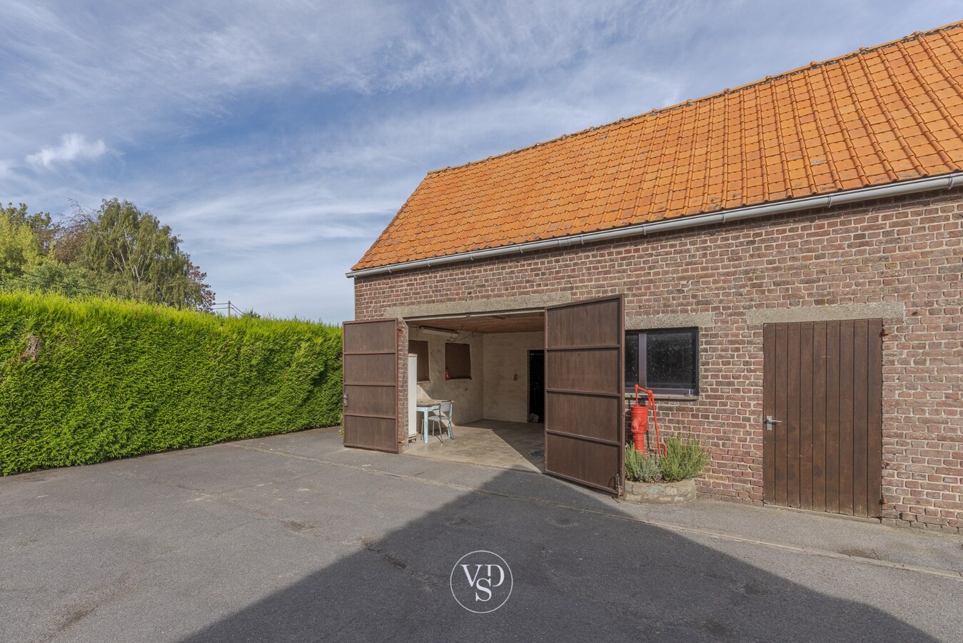 Landelijke woning - te renoveren. 