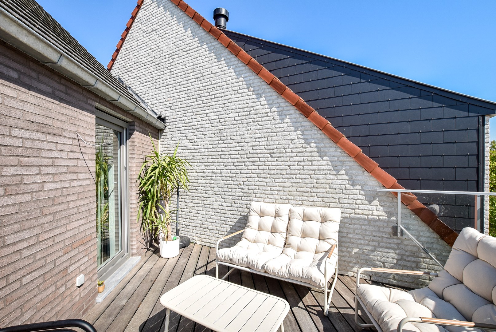 Prachtig afgewerkte zeer lichtrijke nieuwbouwwoning te Ramskapelle (Nieuwpoort). 