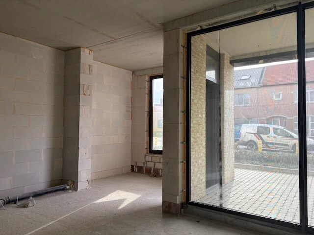 SINT JORIS WINGE HANDELSRUIMTE 71 m2 + terras 